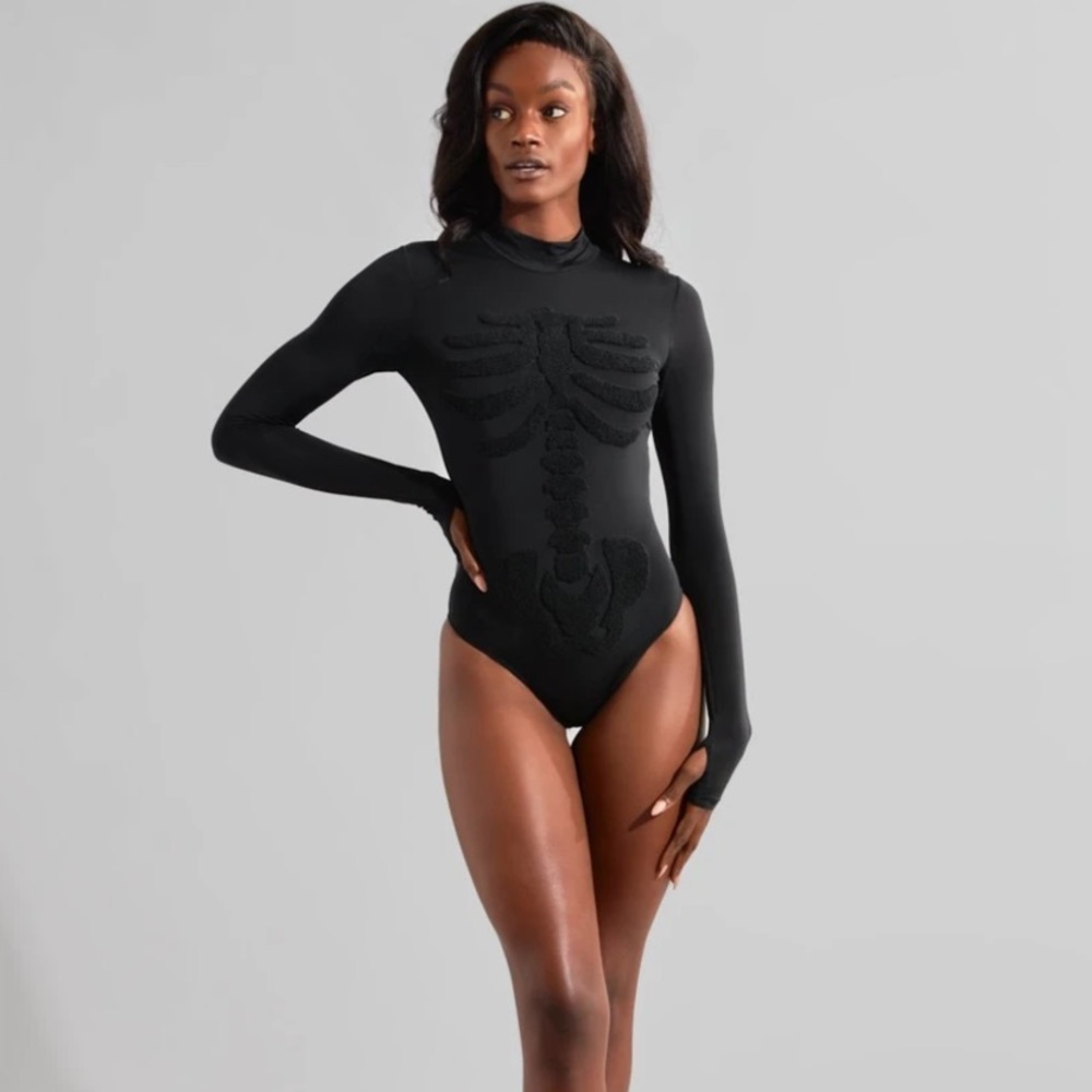 Buffbunny Collection Skullpture Bodysuit
Onyx Black
